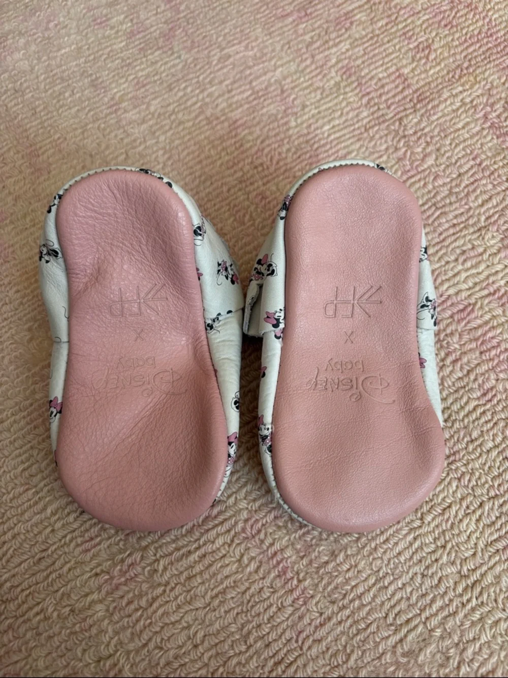 Freshly Picked White Leather Minnie Mouse Print Moccasins with Pink Accents